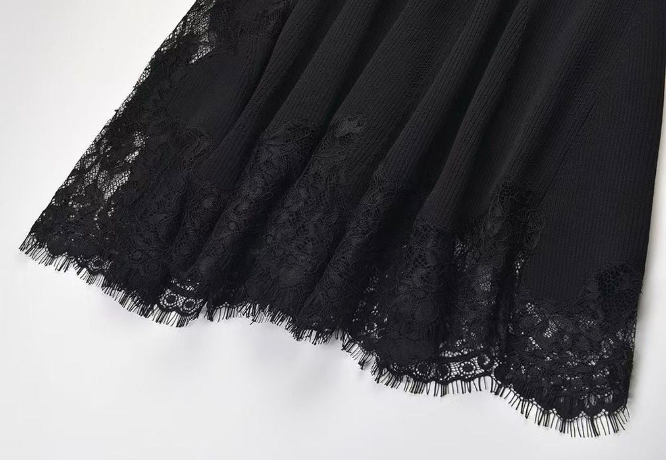 Élégance Lace Dress